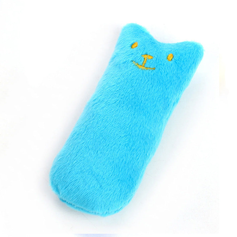 ブルーの猫型ぬいぐるみ単体。三角の耳と黄色い刺繍の目・口が付いた縦長のもふもふ生地