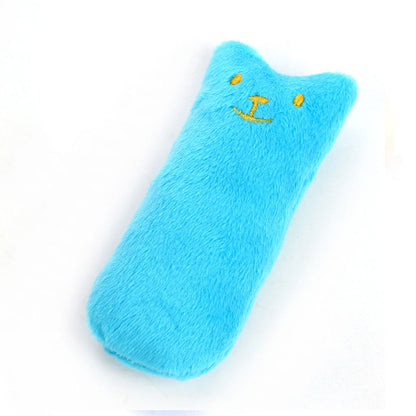 ブルーの猫型ぬいぐるみ単体。三角の耳と黄色い刺繍の目・口が付いた縦長のもふもふ生地