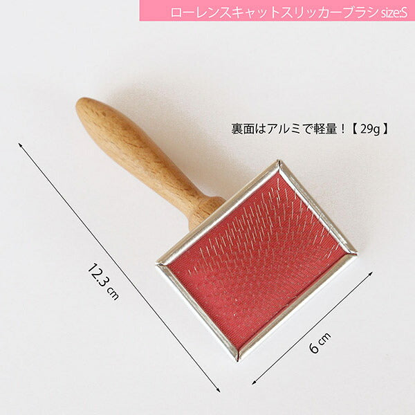 サイズ図。Sサイズの寸法は12.3cm×6cm、裏面はアルミ製で重量29gと表記された赤いブラシ面の商品写真