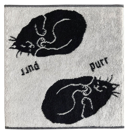 白地に黒猫が丸まって眠る柄のタオル。「purr」の文字入り