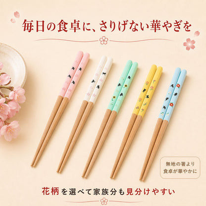 「毎日の食卓に、さりげない華やぎを」の見出し。桃・白・ミント・黄・水色5色の箸を立てて並べ「花柄を選べて家族分も見分けやすい」と訴求