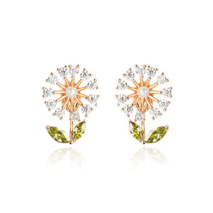 WING BLINGのエリーゼフラワーピアス紹介。花モチーフに中央パールをあしらった3色展開(Gold・Rose Gold・Silver)を並べて比較、右側は耳に着けた着用例。可愛くてさりげなくて品があるとのコピー