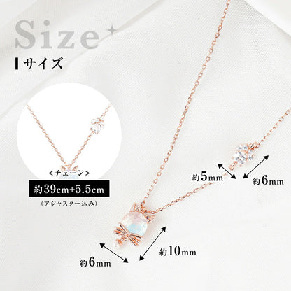 サイズ図。チェーン長さ約39cm+5.5cm（アジャスター込み）、猫モチーフ本体は約6mm×10mm、サイドのジルコニア飾りは約5mm・約6mmと表記