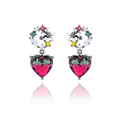ホリデーラブピアス2個を正面から並べた商品単体カット。花モチーフの台座から赤・グリーン・パープルのグラデーションハートが下がるデザイン